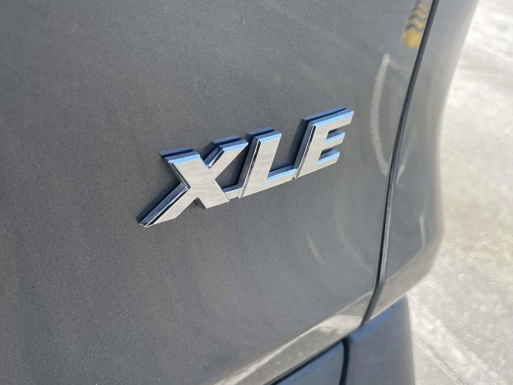 Used 2022 Toyota RAV4 XLE w/ Convenience Package image 10