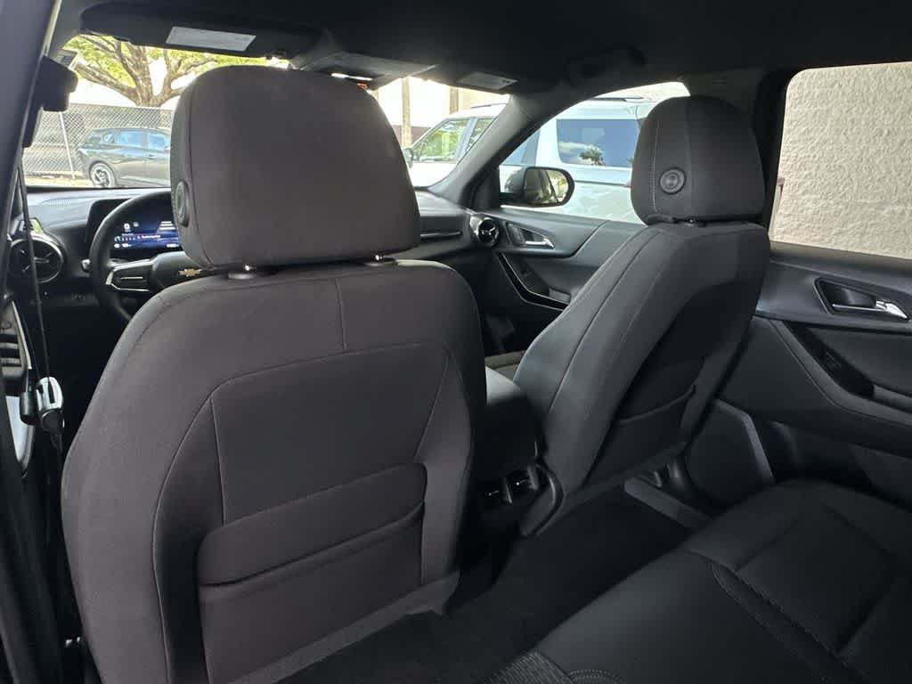 Used 2025 Chevrolet Equinox LT w/ Safety and Technology Package FWD image 23