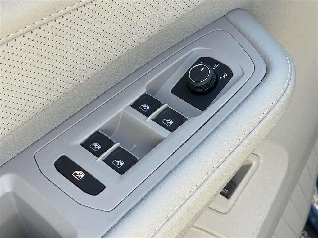 New 2025 Volkswagen Atlas SEL AWD/4WD image 17