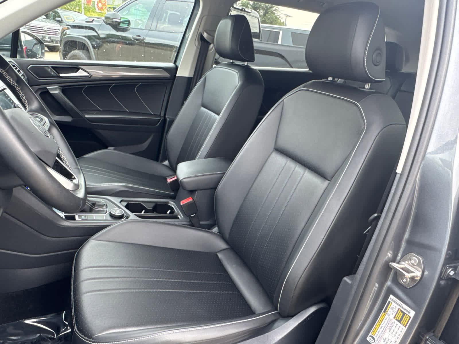 Certified 2024 Volkswagen Tiguan SE image 11