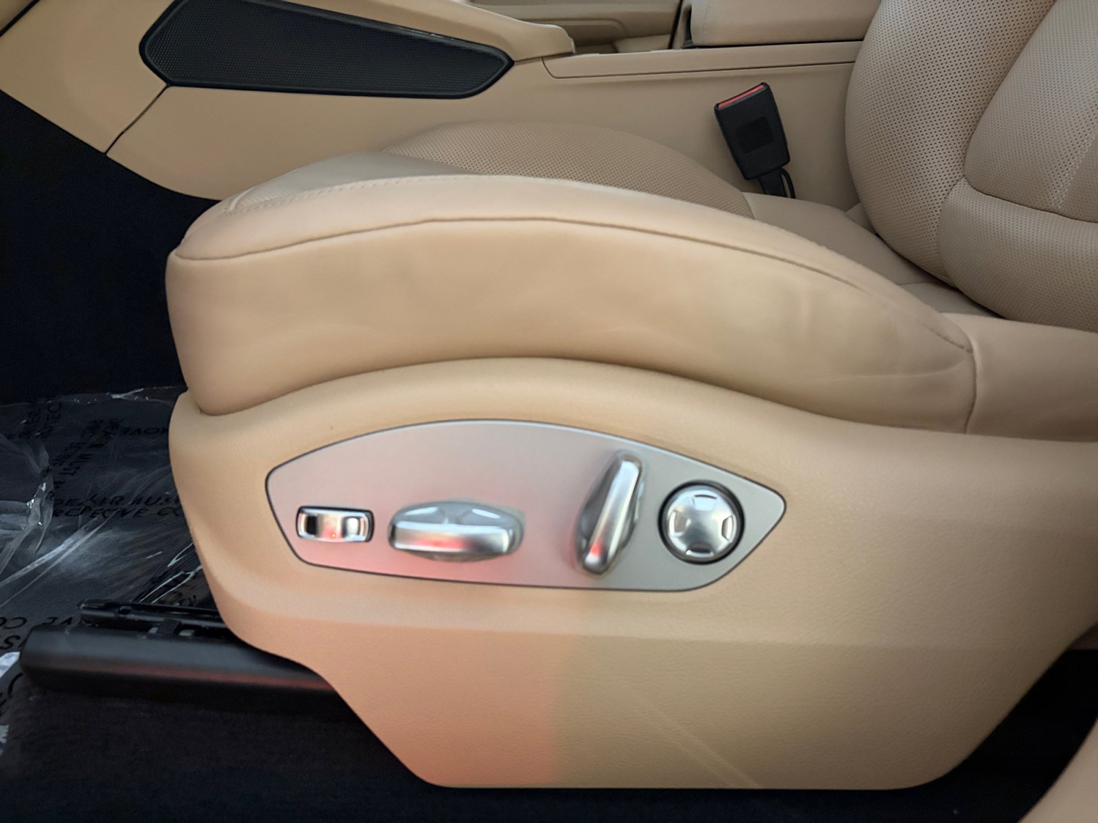 Certified 2023 Porsche Macan Turbo AWD/4WD image 20