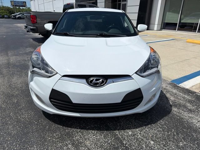 Used 2017 Hyundai Veloster FWD image 2