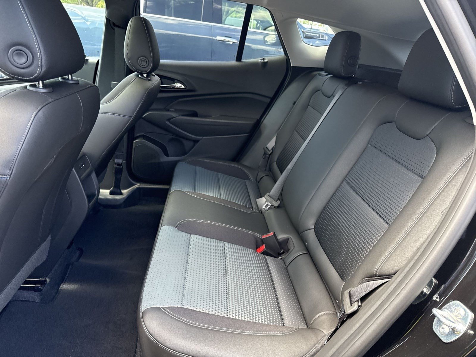 New 2026 Chevrolet Trax LT w/ Sunroof Package FWD image 19