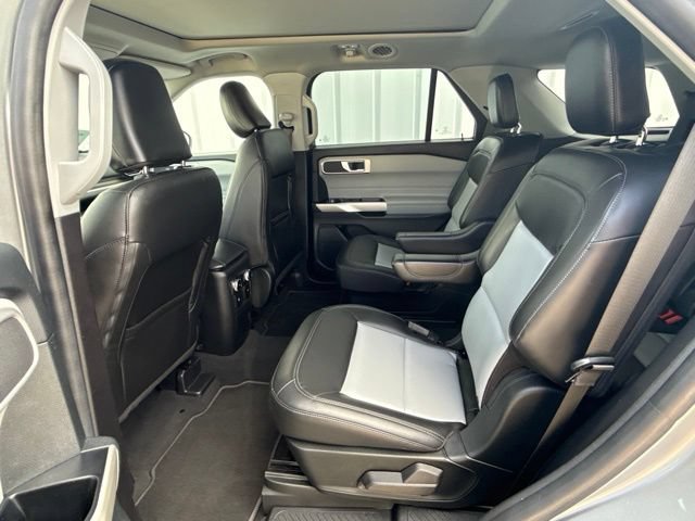 Certified 2022 Ford Explorer XLT w/ Equipment Group 202A RWD image 18