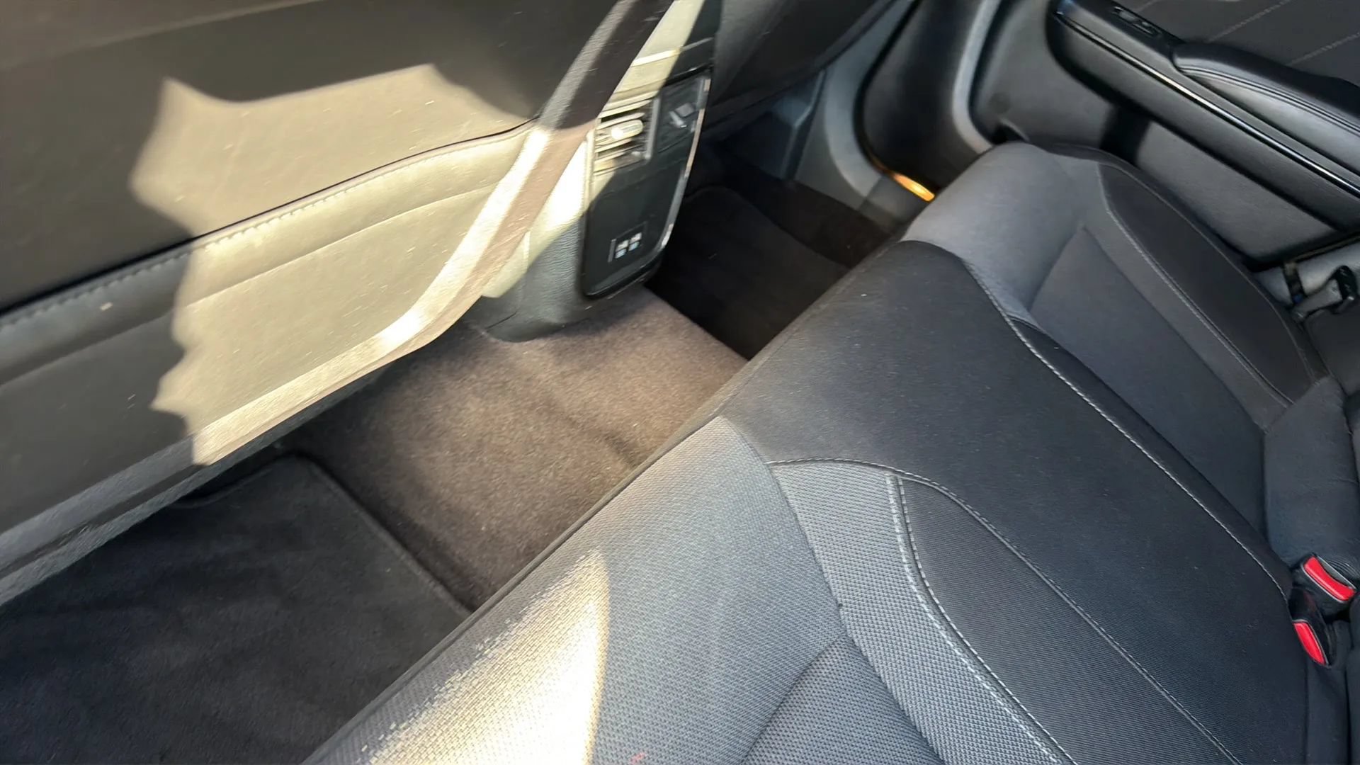 Used 2019 Dodge Charger SXT w/ Blacktop Package RWD image 36
