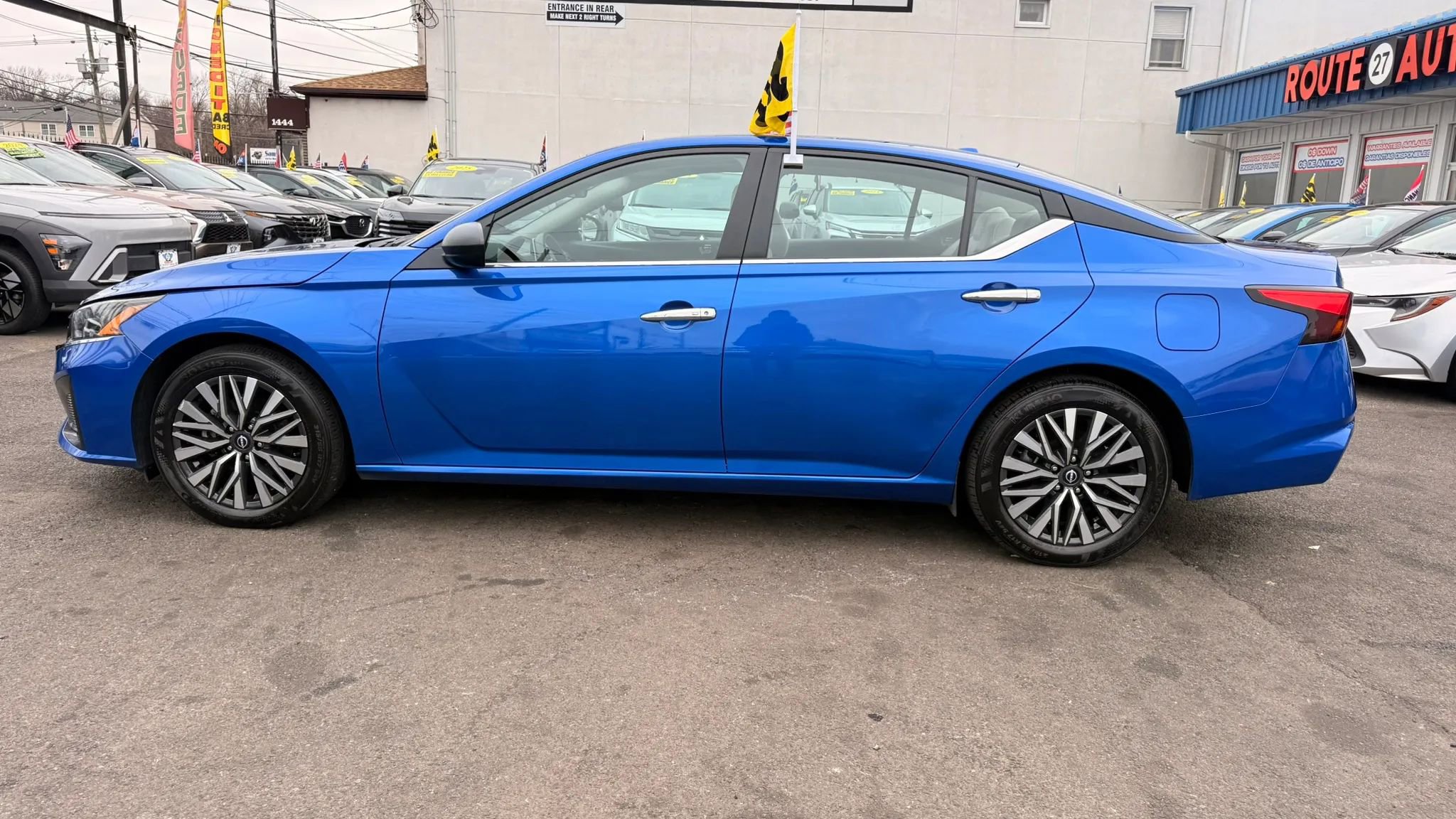 Used 2025 Nissan Altima 2.5 SV image 10