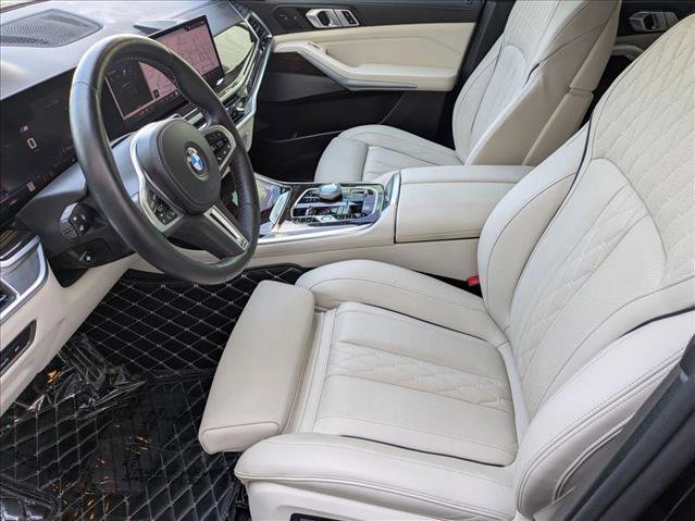 Used 2025 BMW X7 M60i image 16