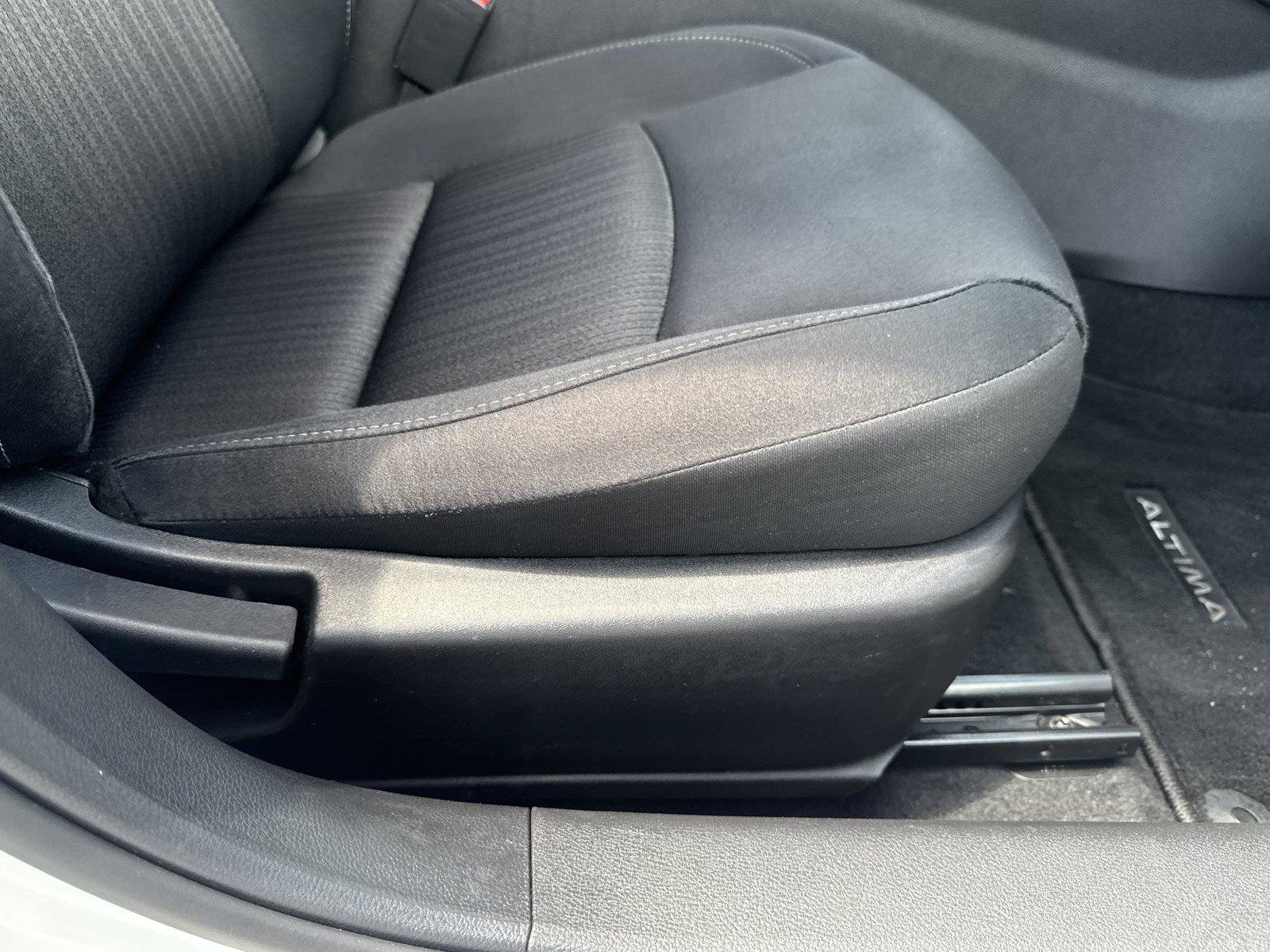 Used 2025 Nissan Altima 2.5 SV FWD image 35