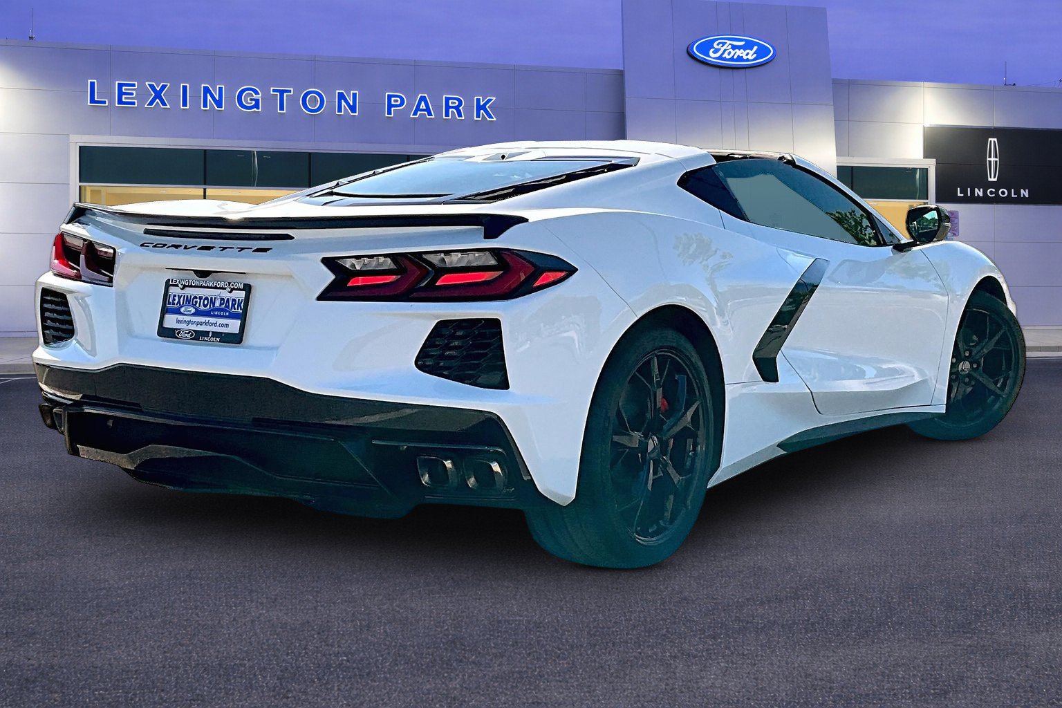 Used 2022 Chevrolet Corvette Stingray Preferred Cpe w/ Engine Appearance Package RWD image 5
