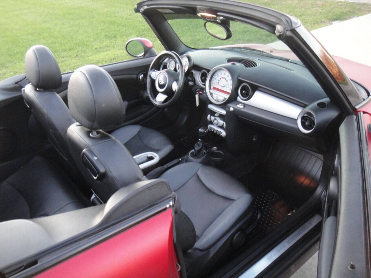 Used 2010 MINI Cooper Convertible FWD image 9