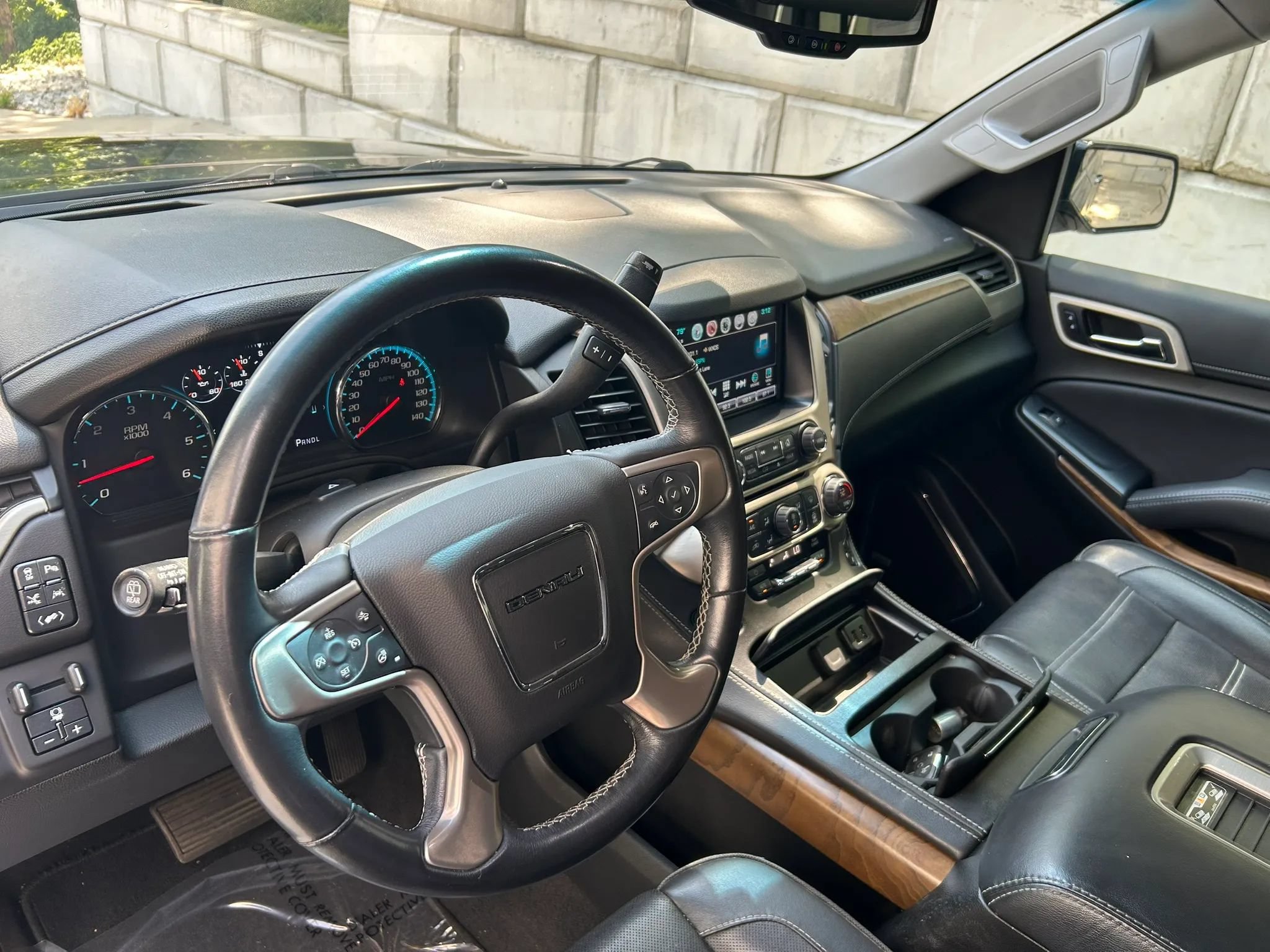 Used 2020 GMC Yukon XL Denali w/ Denali Ultimate Package AWD/4WD image 3