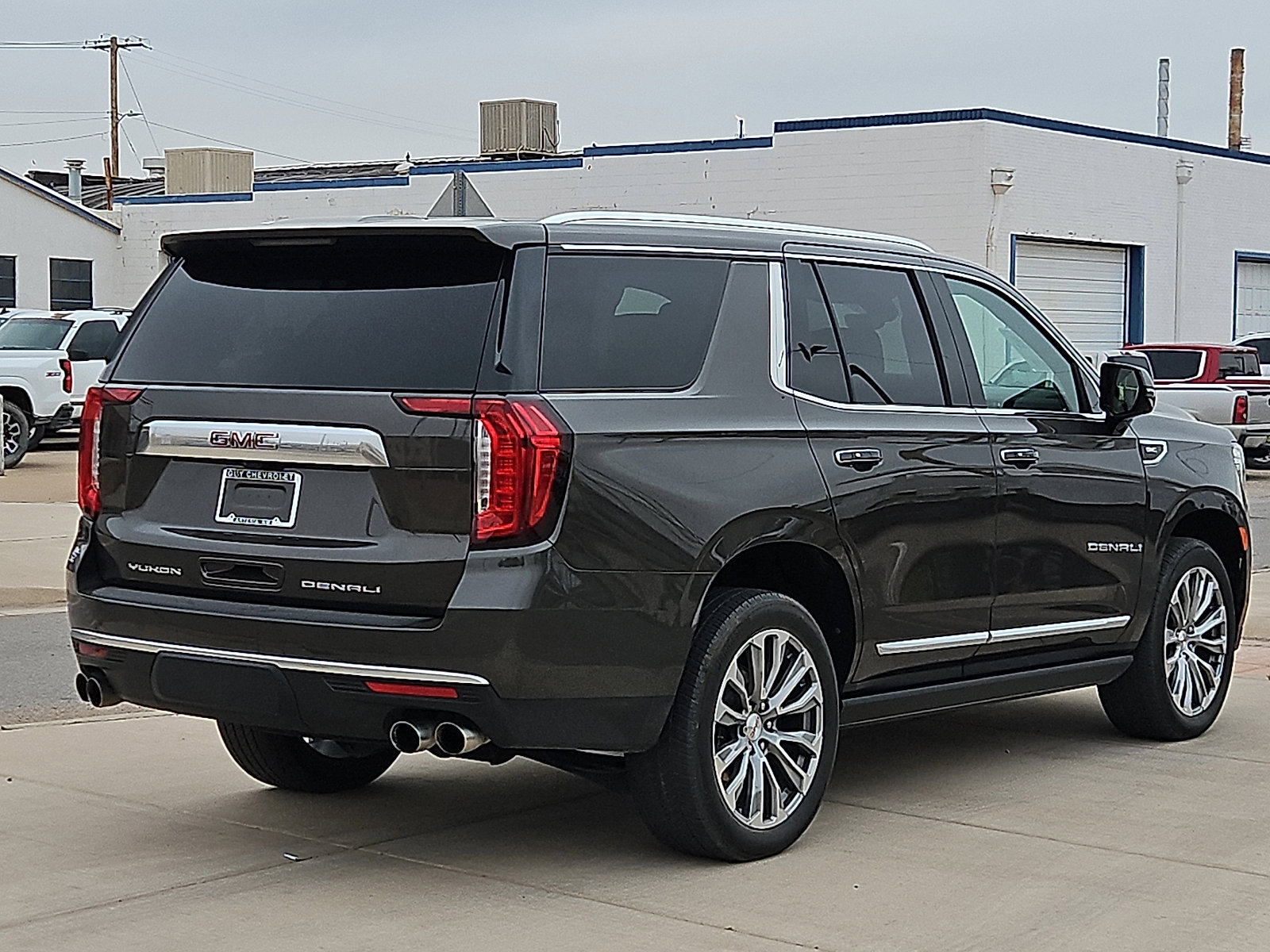 Used 2021 GMC Yukon Denali w/ Denali Premium Package AWD/4WD image 4