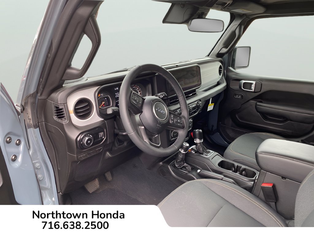 Used 2025 Jeep Wrangler Sport AWD/4WD image 16