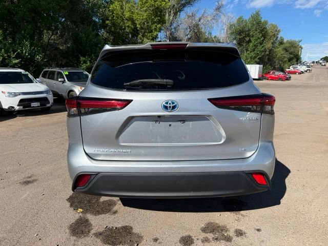 Used 2022 Toyota Highlander LE AWD/4WD image 5