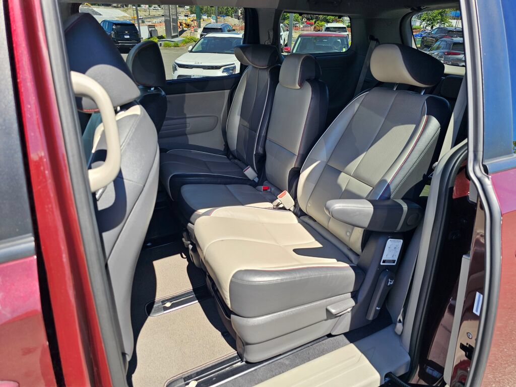 Used 2017 Kia Sedona LX w/ LX Essentials Premium Package FWD image 21