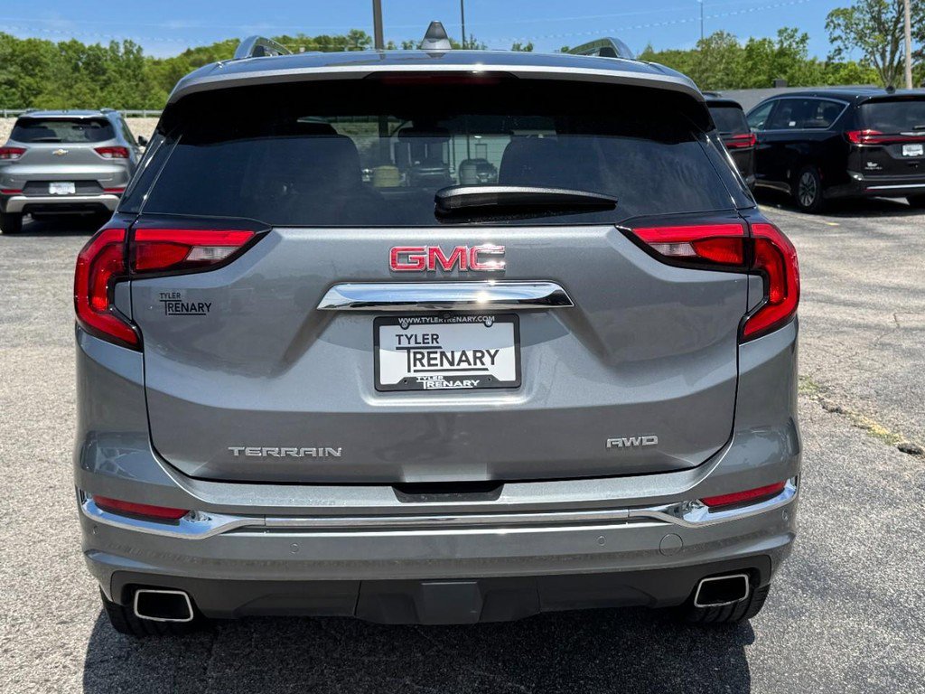 Used 2020 GMC Terrain Denali w/ Denali Premium Package AWD/4WD image 5
