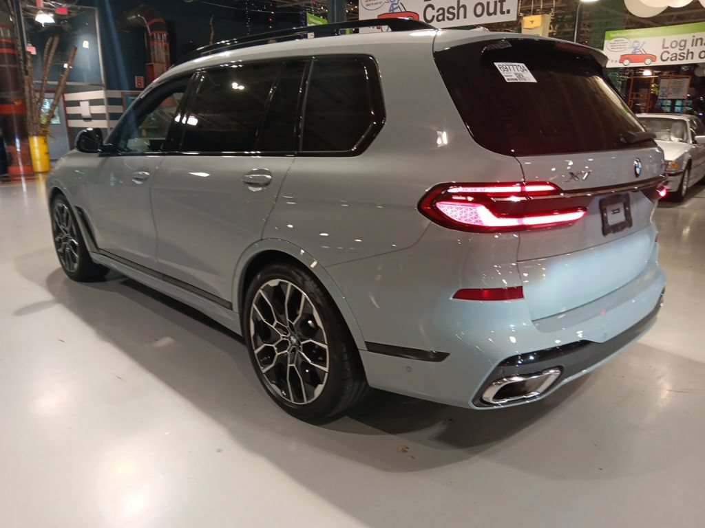 Certified 2026 BMW X7 xDrive40i w/ M Sport Package AWD/4WD image 15