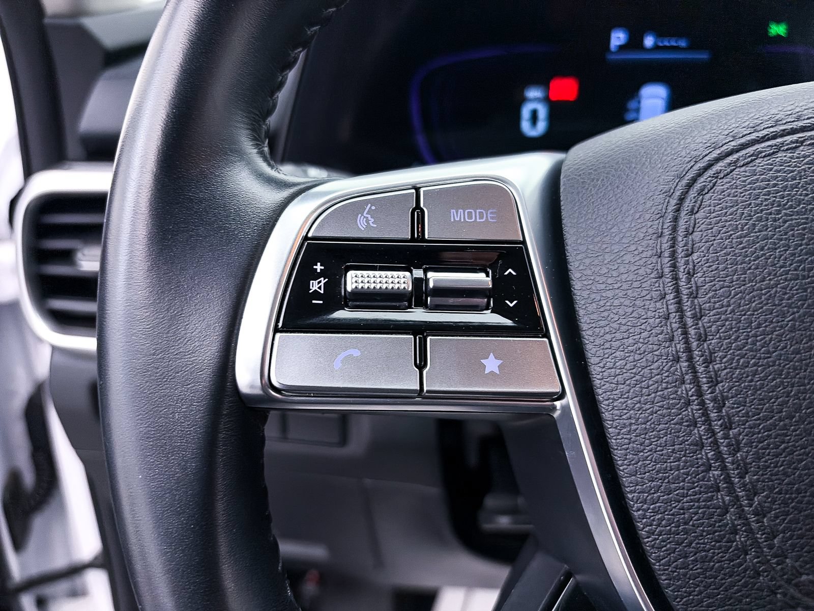 Used 2024 Kia Telluride S FWD image 33