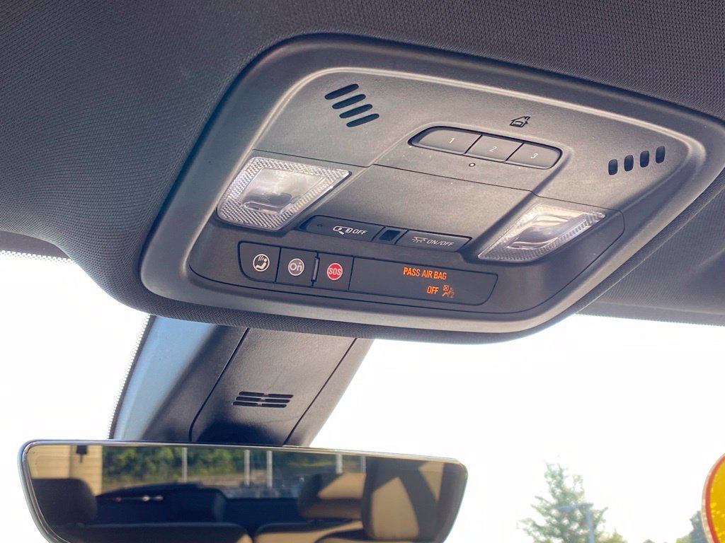 Used 2023 Chevrolet Traverse LT w/ Rear Camera Mirror Package FWD image 22