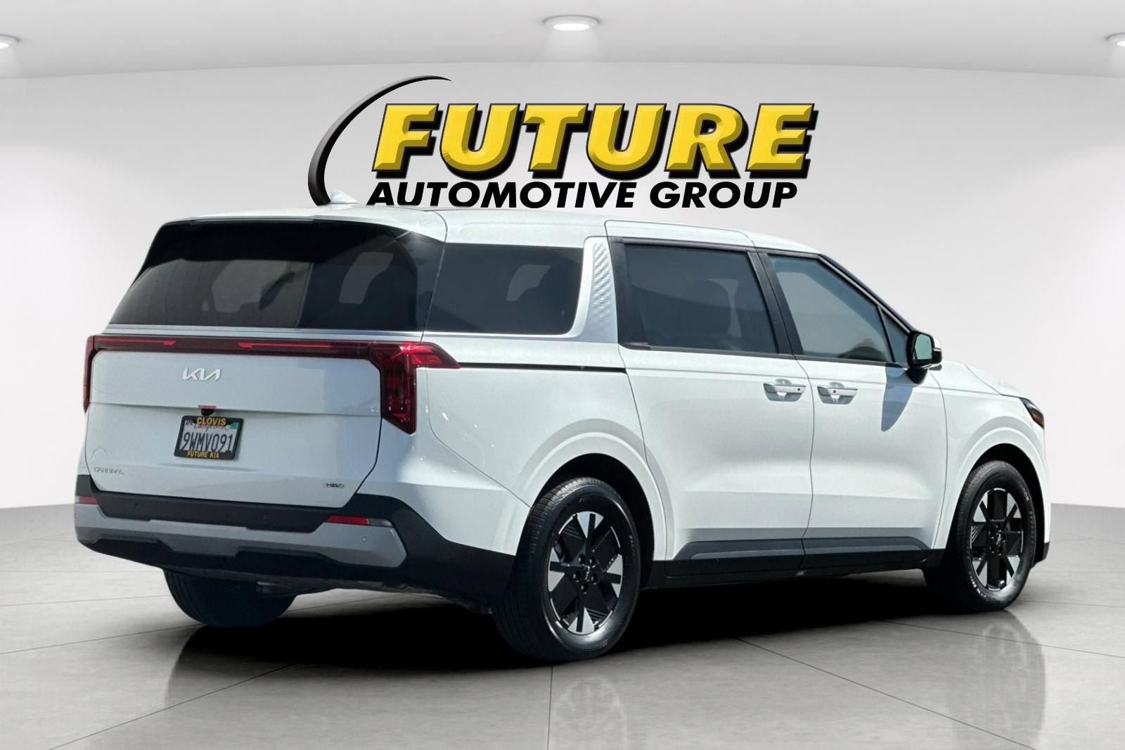 Used 2026 Kia Carnival LXS FWD image 4