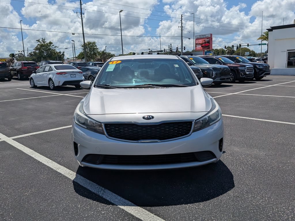 Used 2017 Kia Forte LX FWD image 4