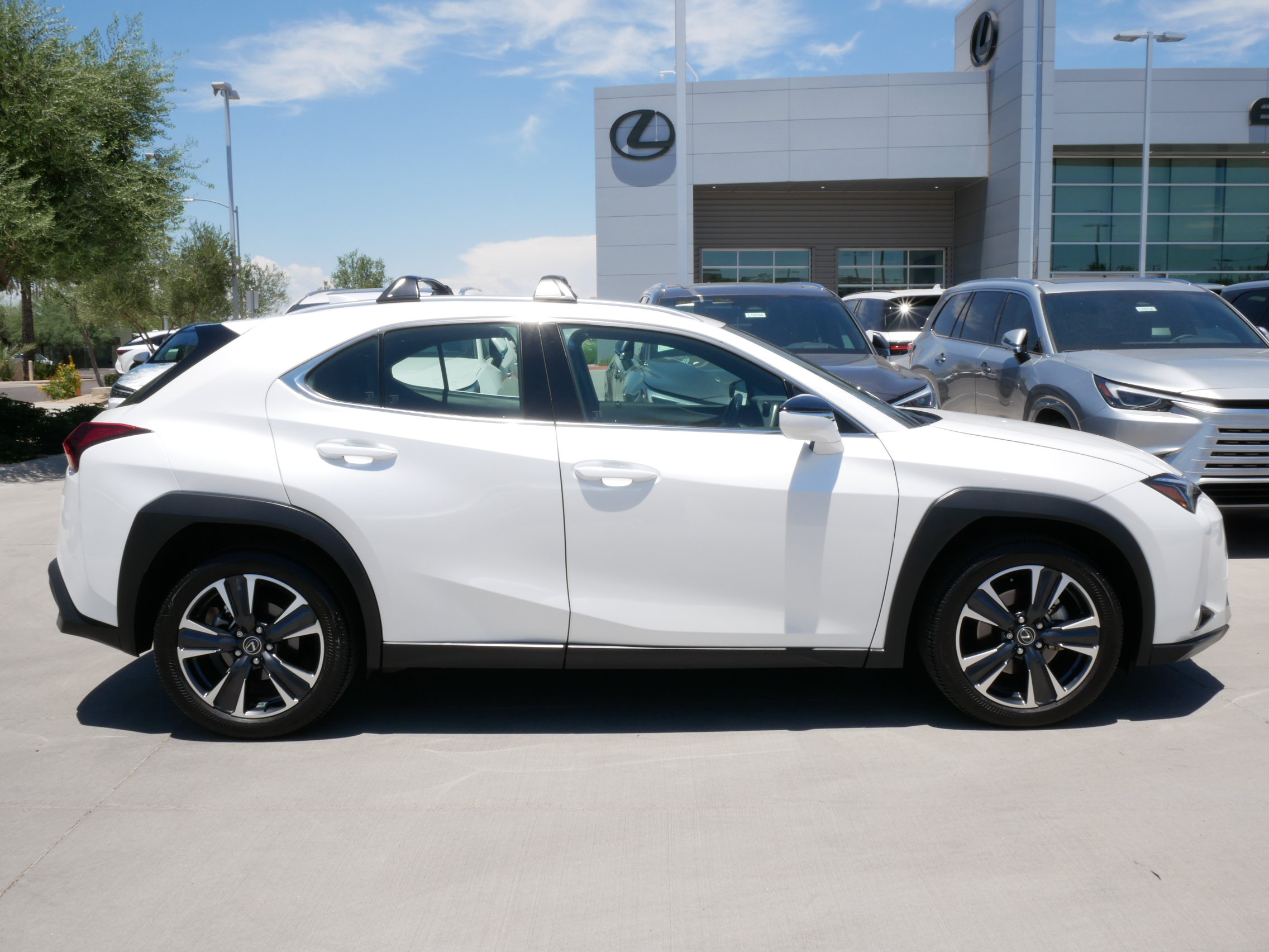 Used 2025 Lexus UX 300h FWD w/ Accessory Package (Z2) image 13