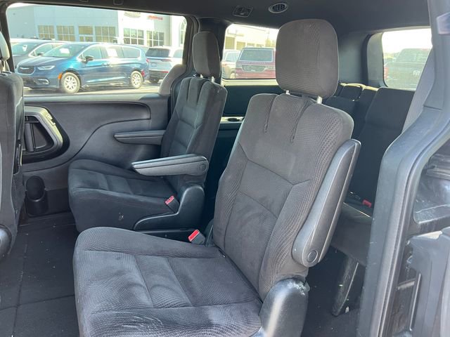 Used 2017 Dodge Grand Caravan SE FWD image 4