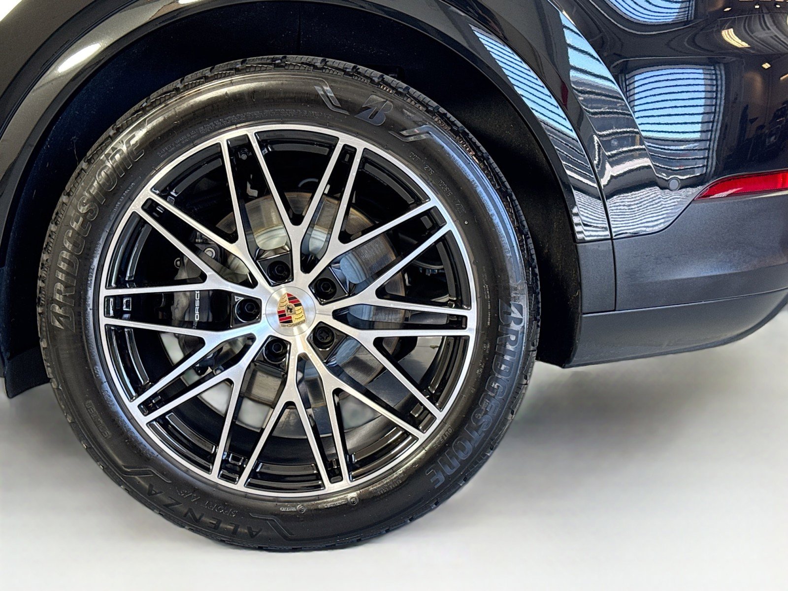 Certified 2025 Porsche Cayenne image 23