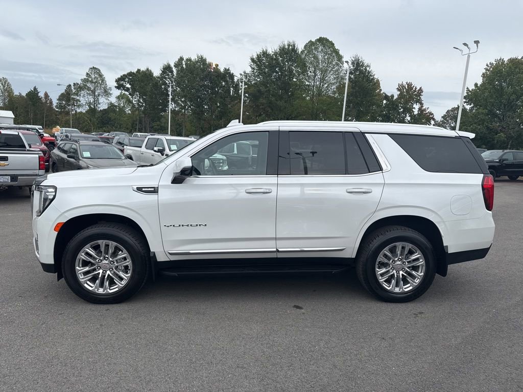 Used 2023 GMC Yukon SLT w/ SLT Premium Package image 2