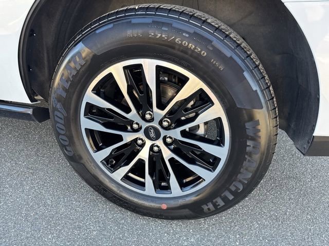 Used 2025 Ford Expedition Platinum image 9