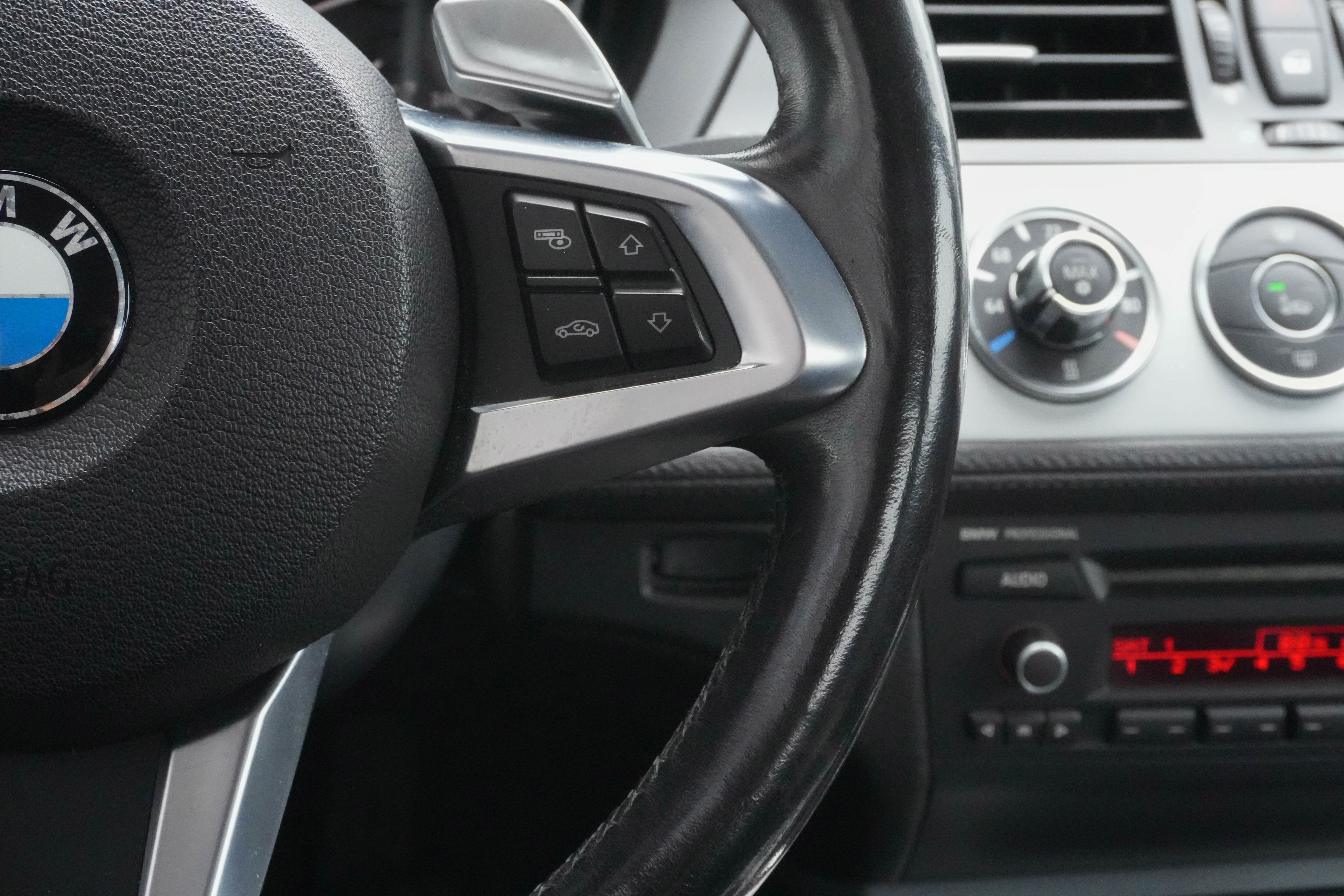 Used 2011 BMW Z4 sDrive35i RWD image 23
