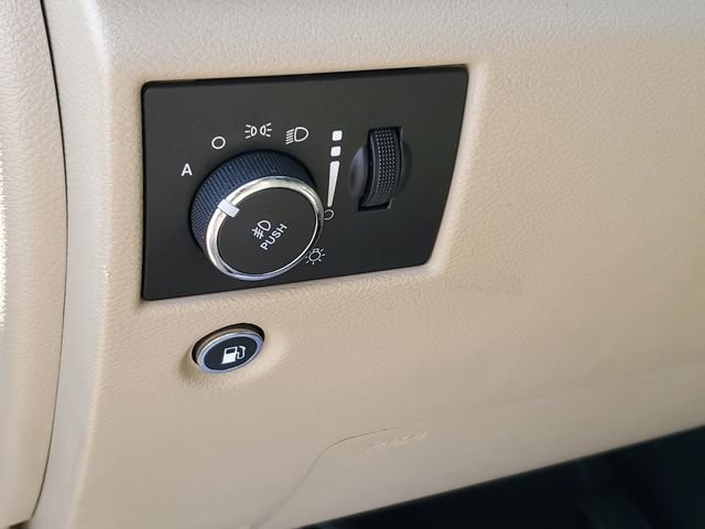 Used 2021 Jeep Grand Cherokee Limited AWD/4WD image 9