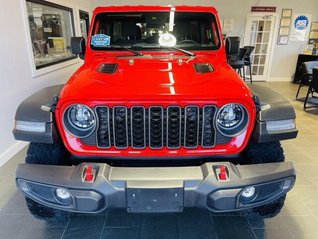 Used 2025 Jeep Wrangler Unlimited Rubicon AWD/4WD image 3