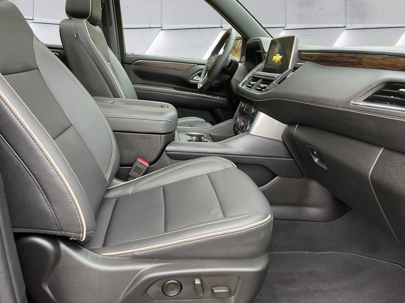 Used 2023 Chevrolet Tahoe Premier w/ LPO, Illumination Package AWD/4WD image 16