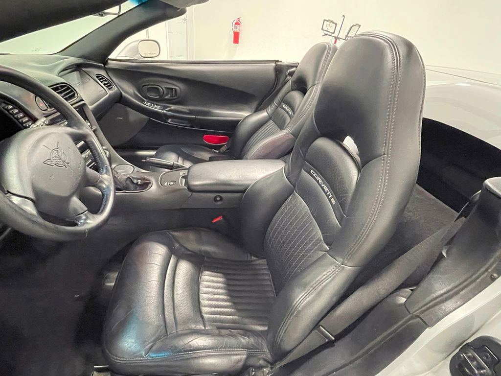 Used 2000 Chevrolet Corvette Convertible w/ Performance Handling Pkg image 46