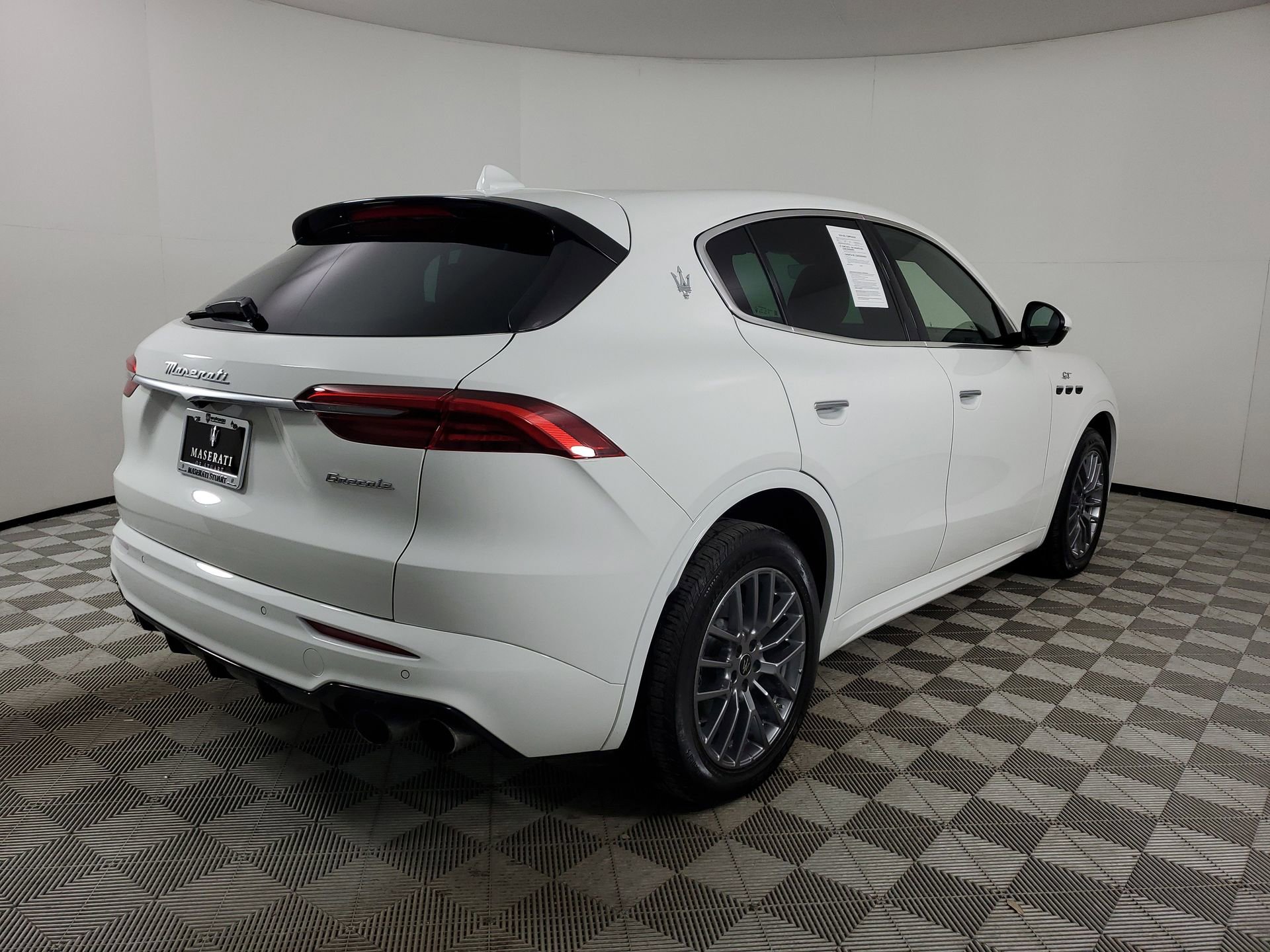 Used 2024 Maserati Grecale GT image 10