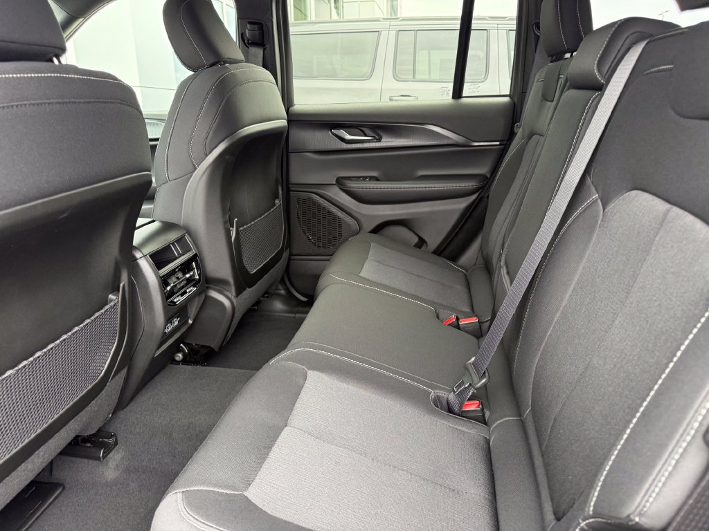 New 2026 Jeep Grand Cherokee Laredo AWD/4WD image 20