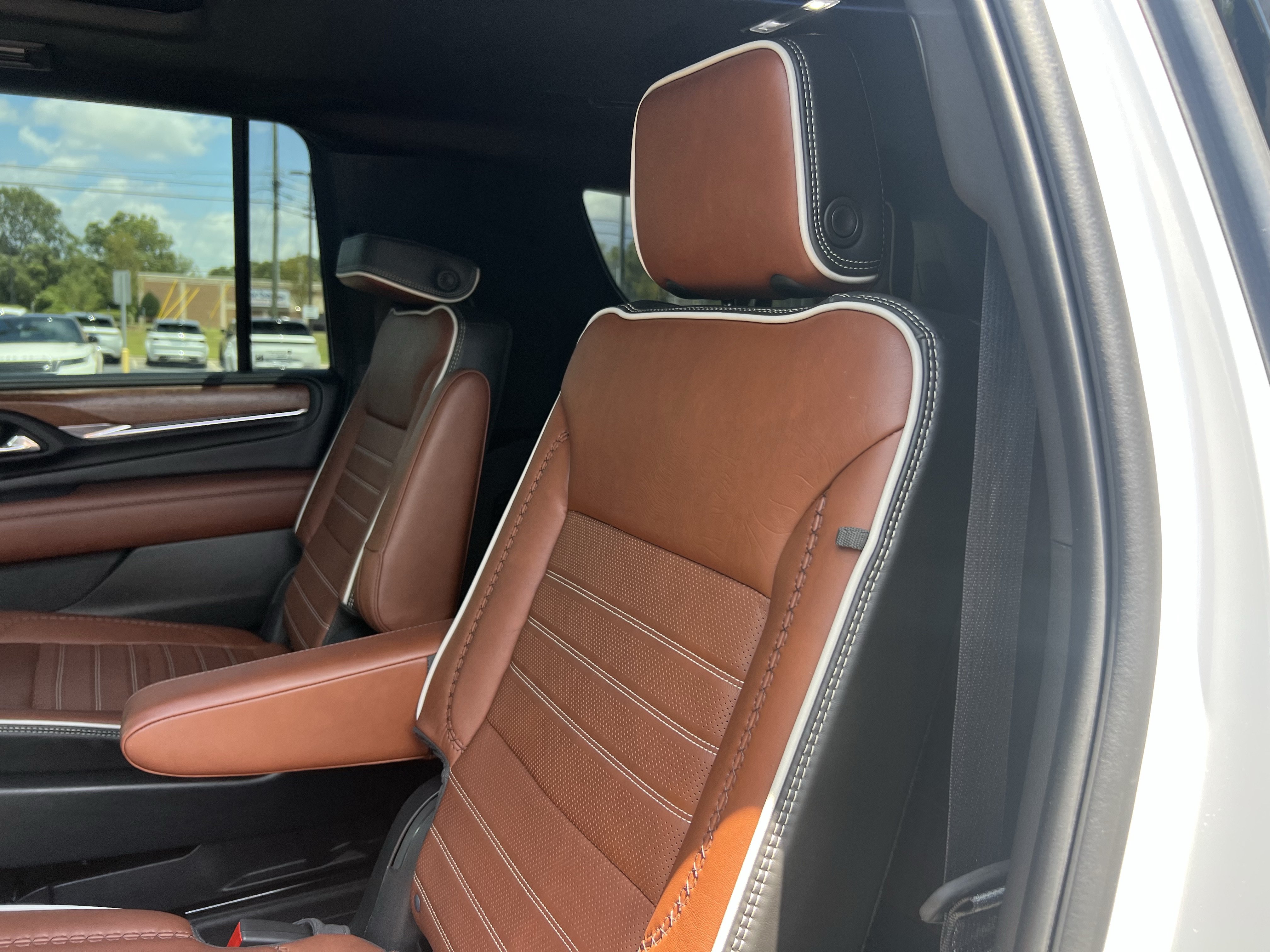 Used 2023 GMC Yukon XL Denali Ultimate AWD/4WD image 28