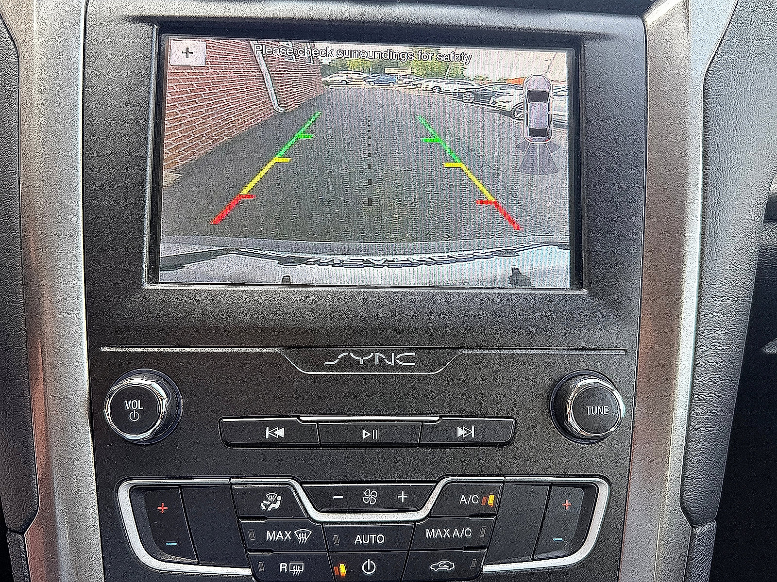 Used 2019 Ford Fusion SE FWD image 29