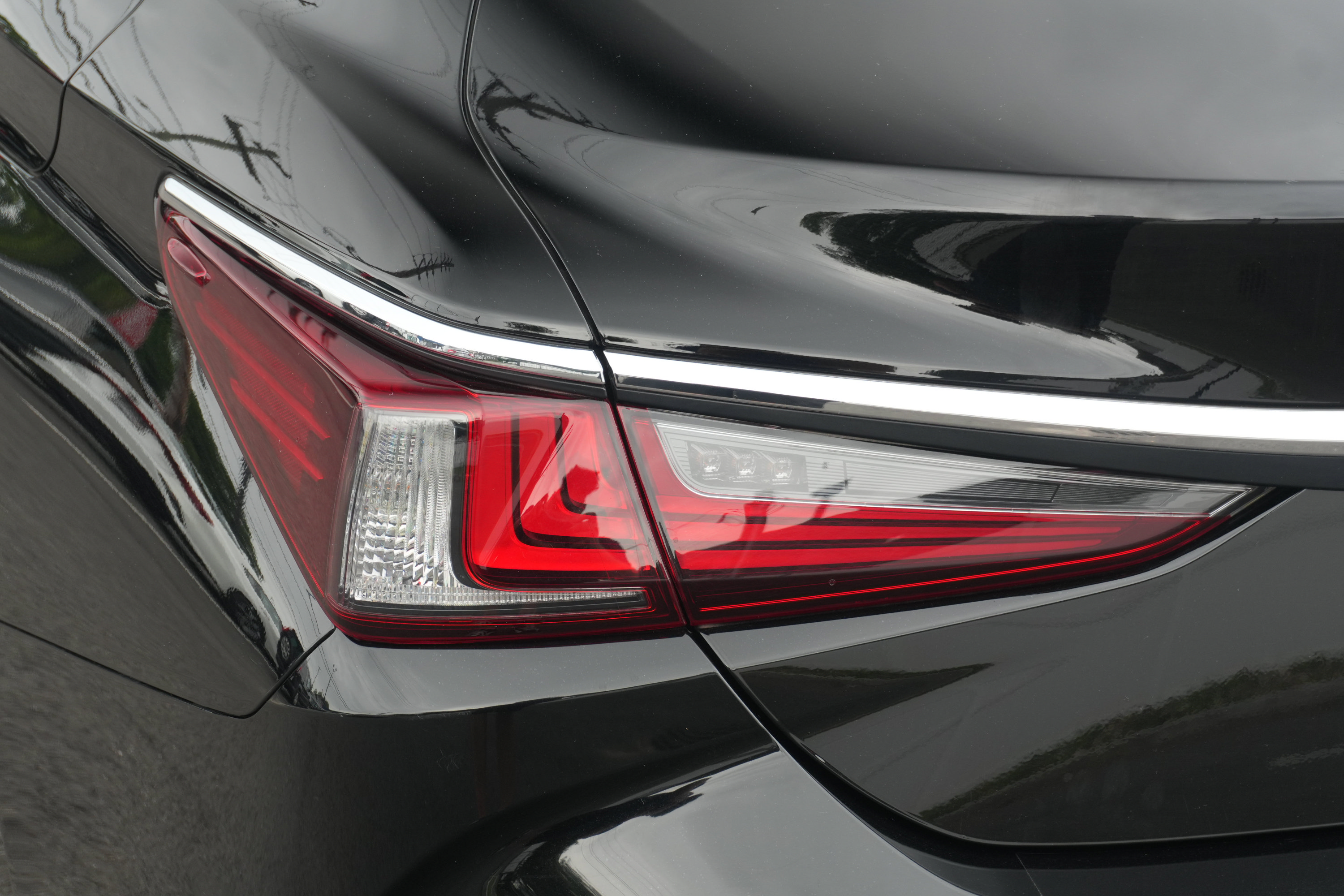 Used 2024 Lexus ES 350 w/ Premium Package FWD image 11
