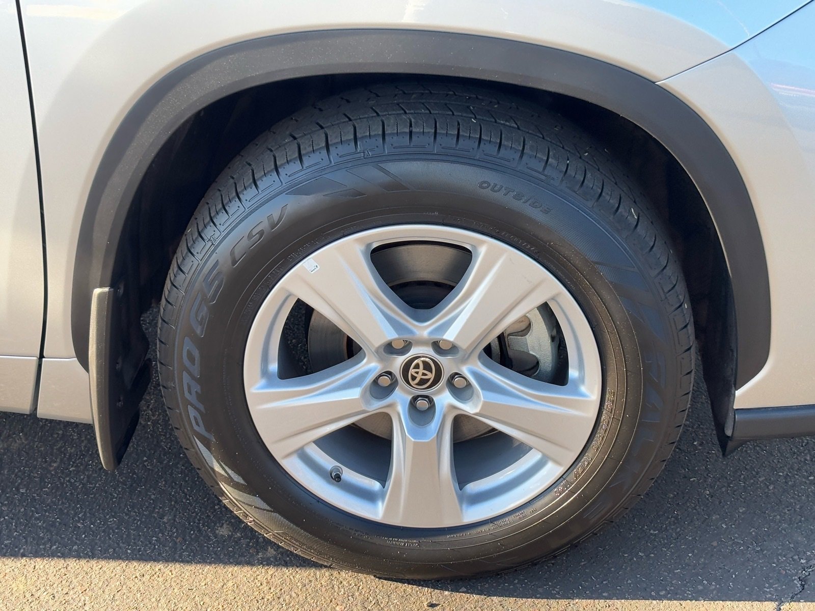 Certified 2021 Toyota Highlander L image 10