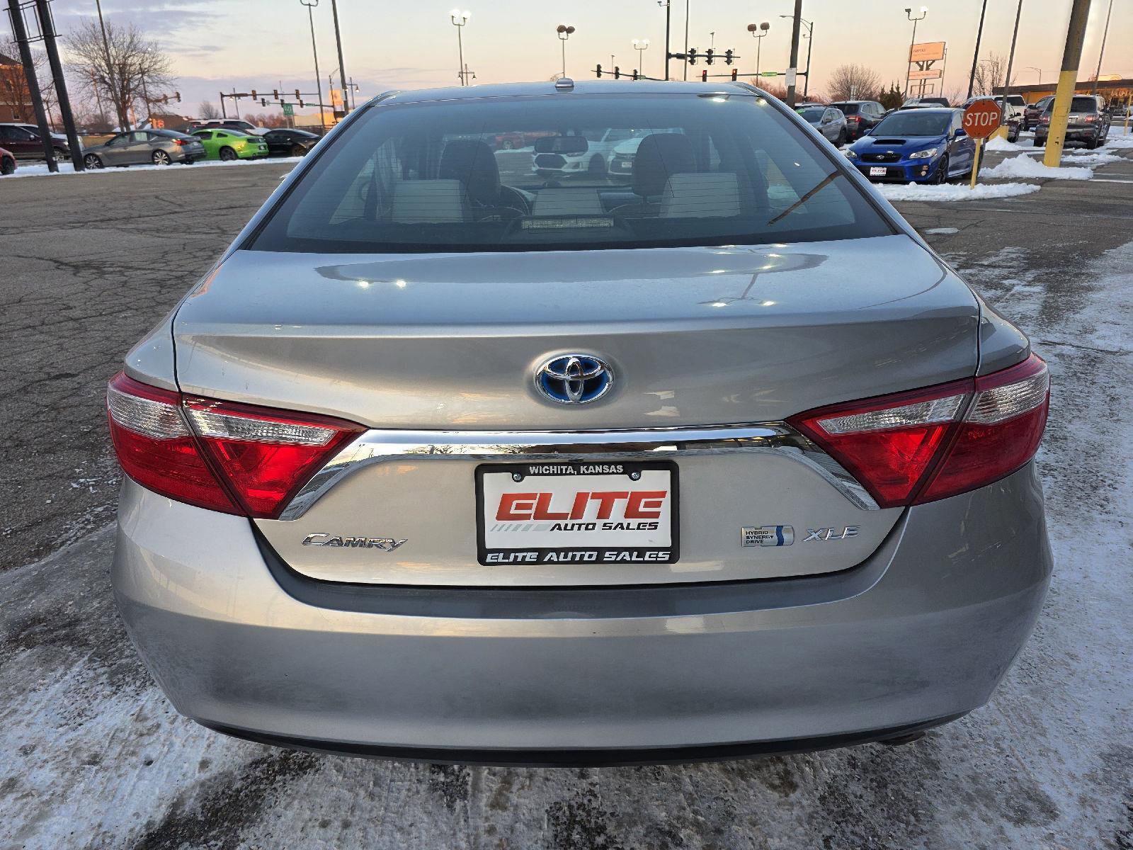 Used 2017 Toyota Camry XLE image 6