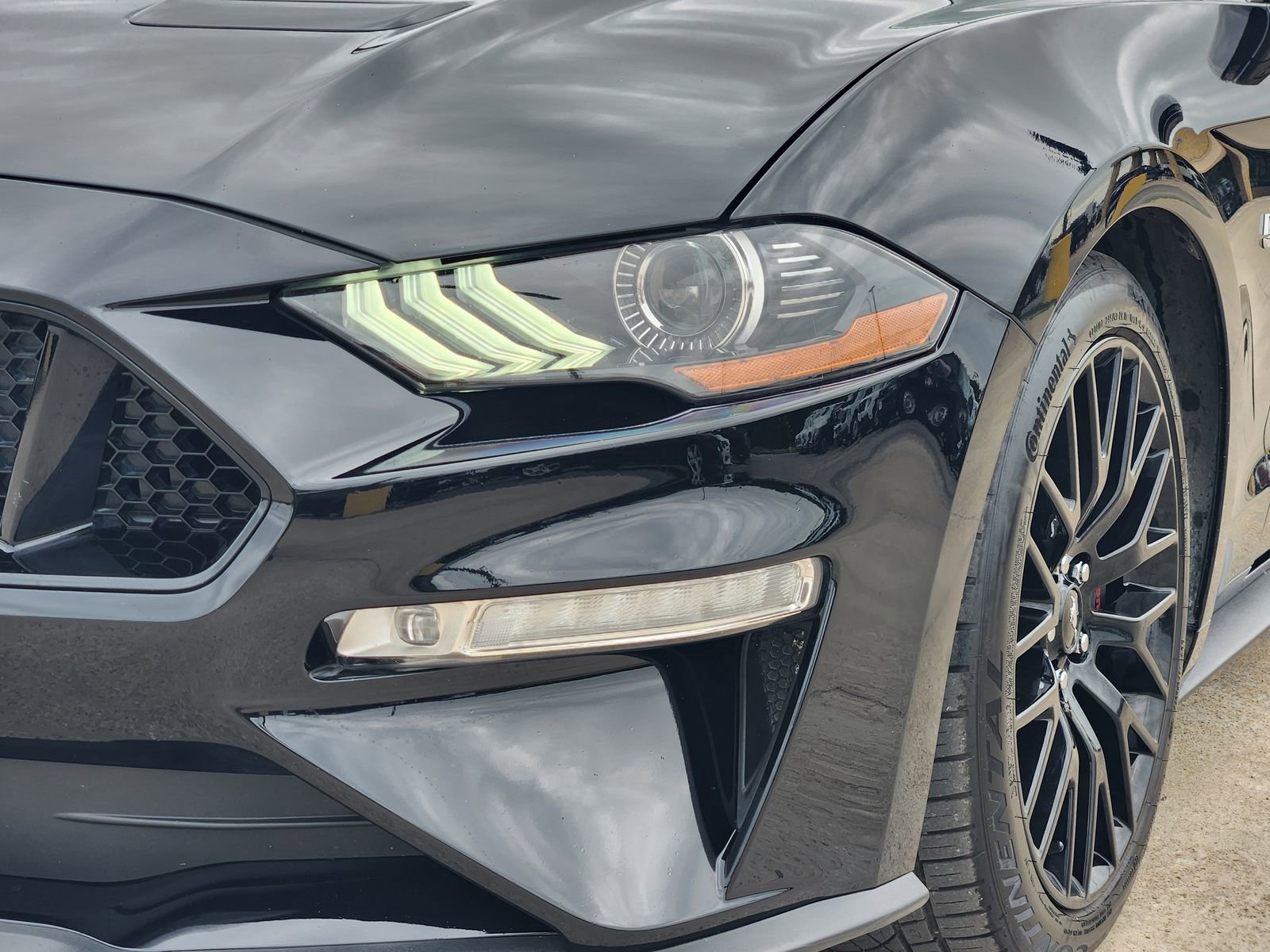 Used 2018 Ford Mustang GT Premium w/ GT Performance Package RWD image 10