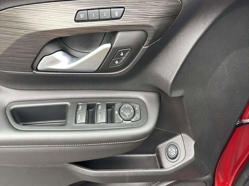 Used 2023 GMC Terrain SLT w/ Infotainment Package II image 19