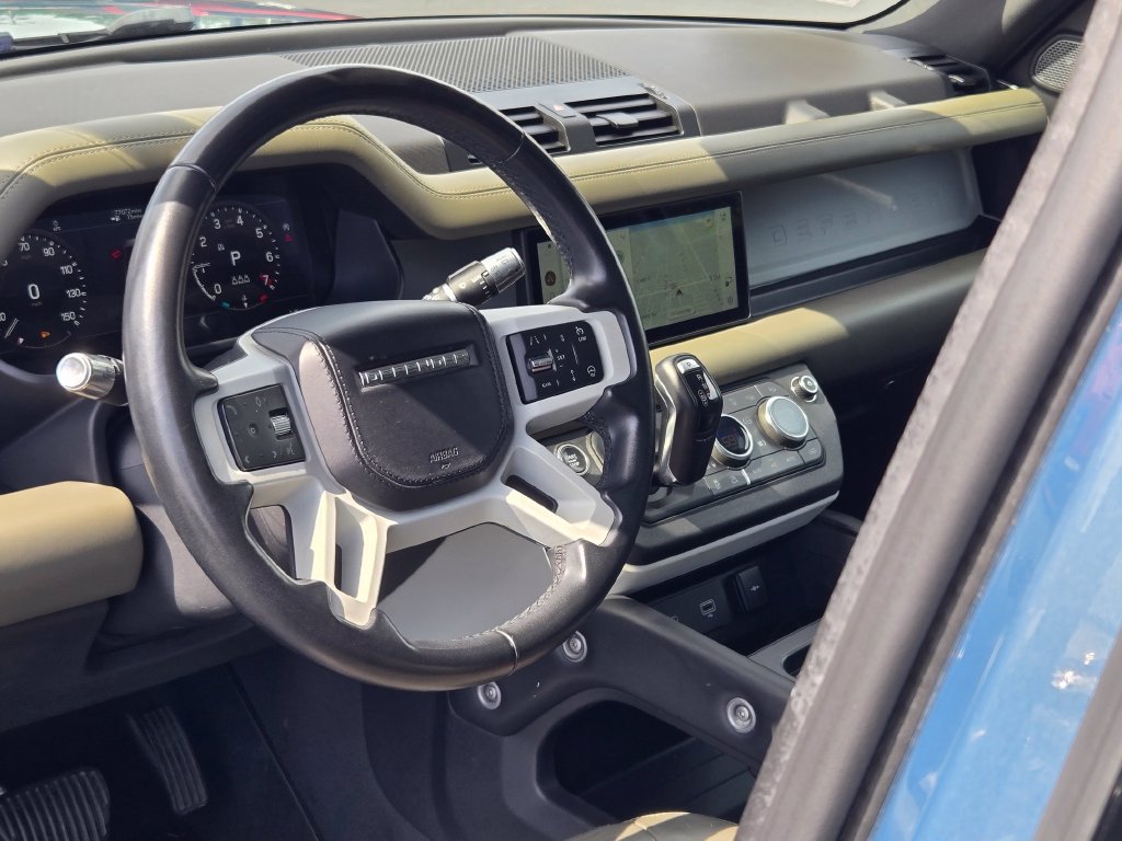 Used 2020 Land Rover Defender 110 HSE AWD/4WD image 32