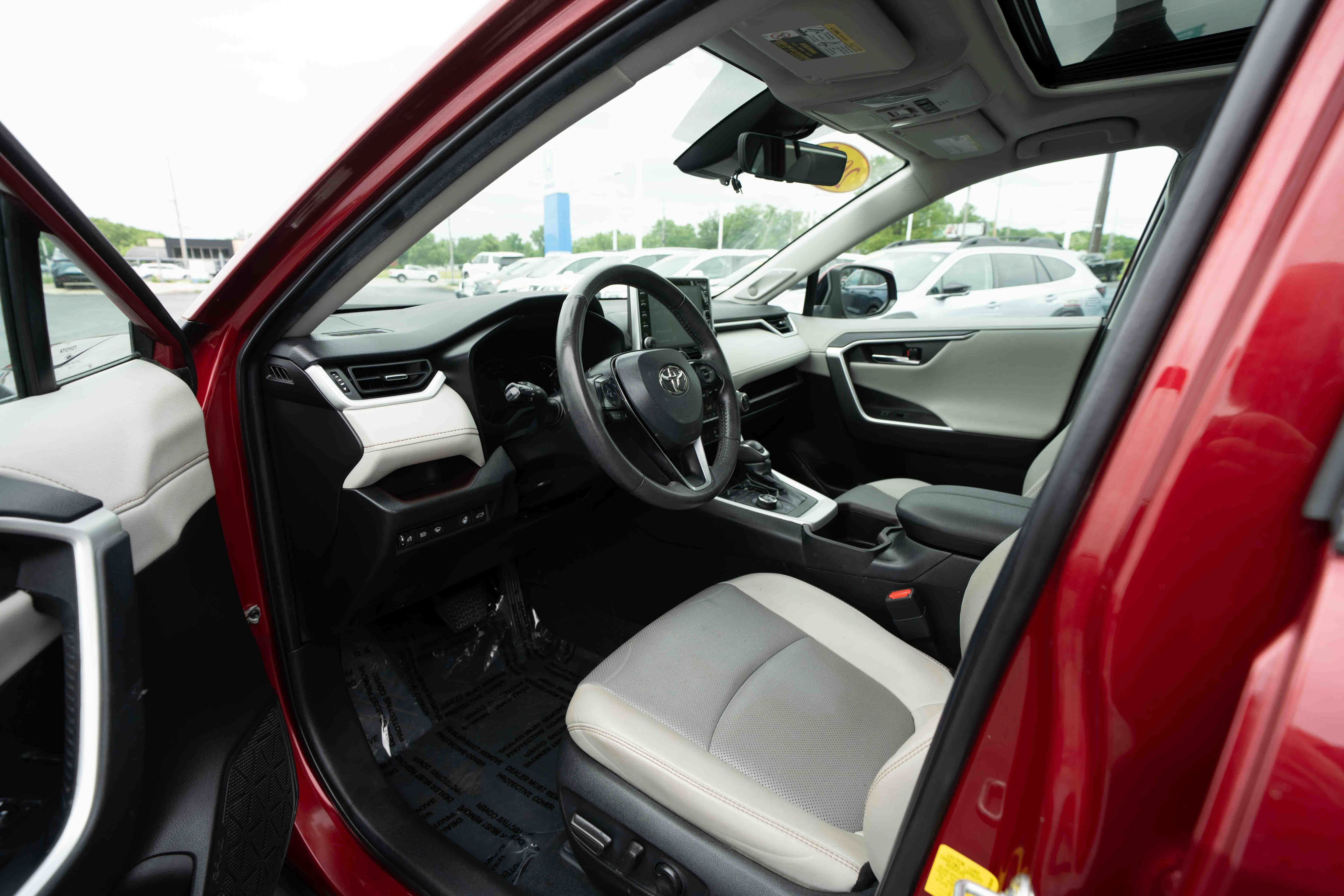 Used 2022 Toyota RAV4 Limited w/ Limited Grade Weather Package AWD/4WD image 8