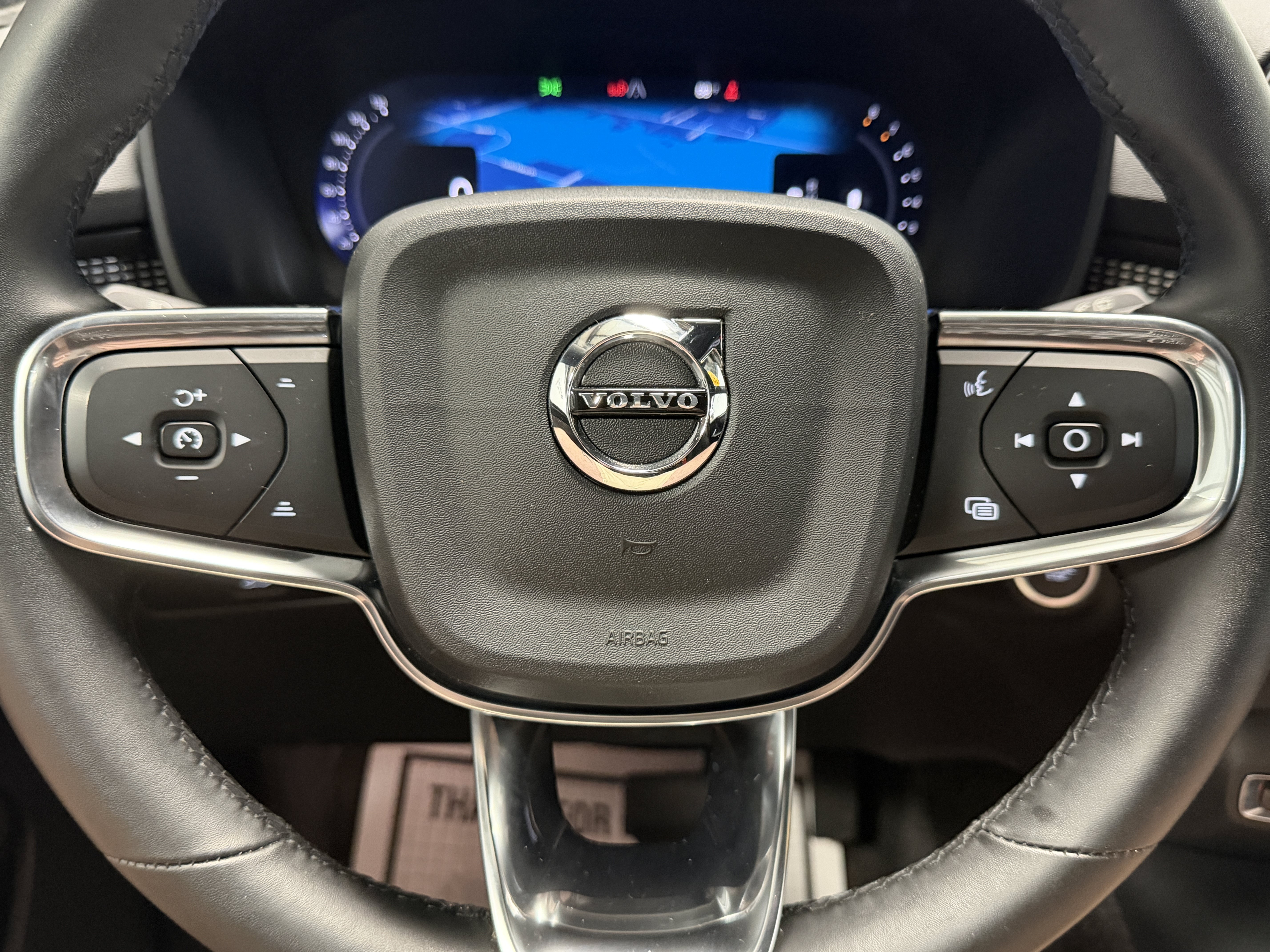 Used 2025 Volvo XC40 B5 Plus AWD/4WD image 15