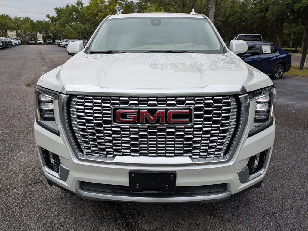 Used 2021 GMC Yukon XL Denali w/ Denali Premium Package RWD image 9