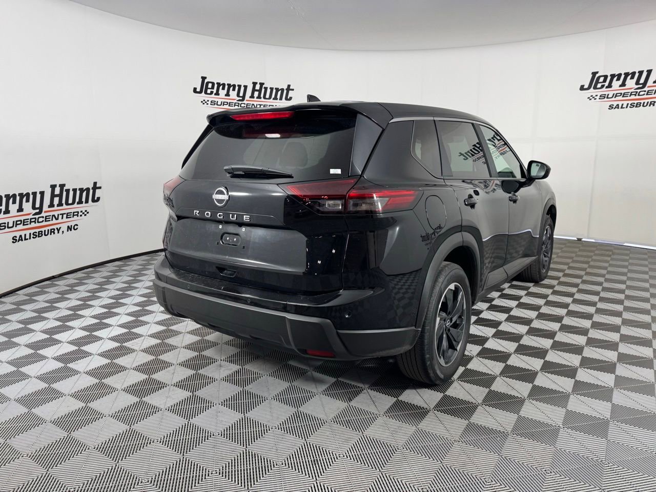 Used 2025 Nissan Rogue SV image 8