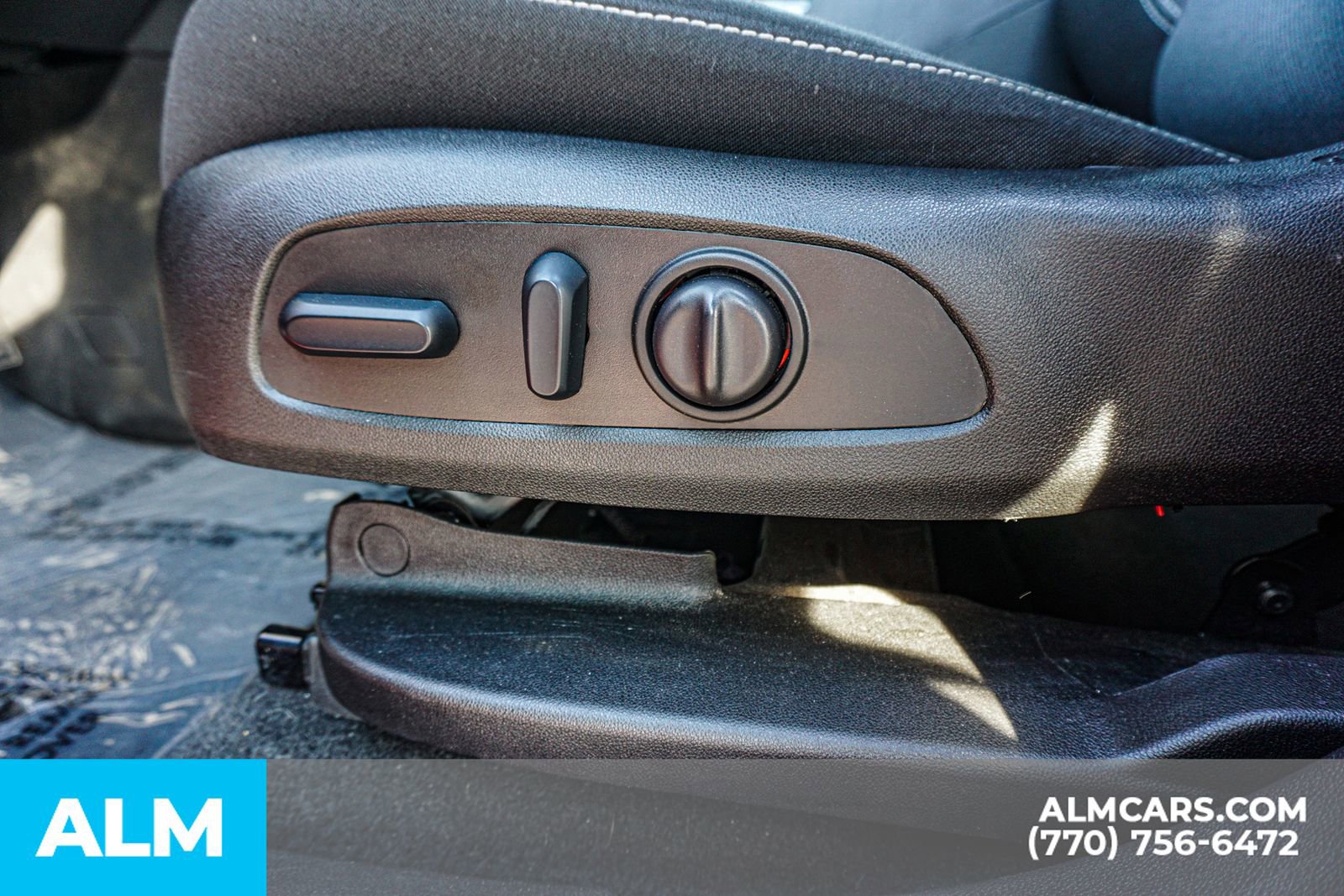 Used 2025 Chevrolet Blazer LT image 32